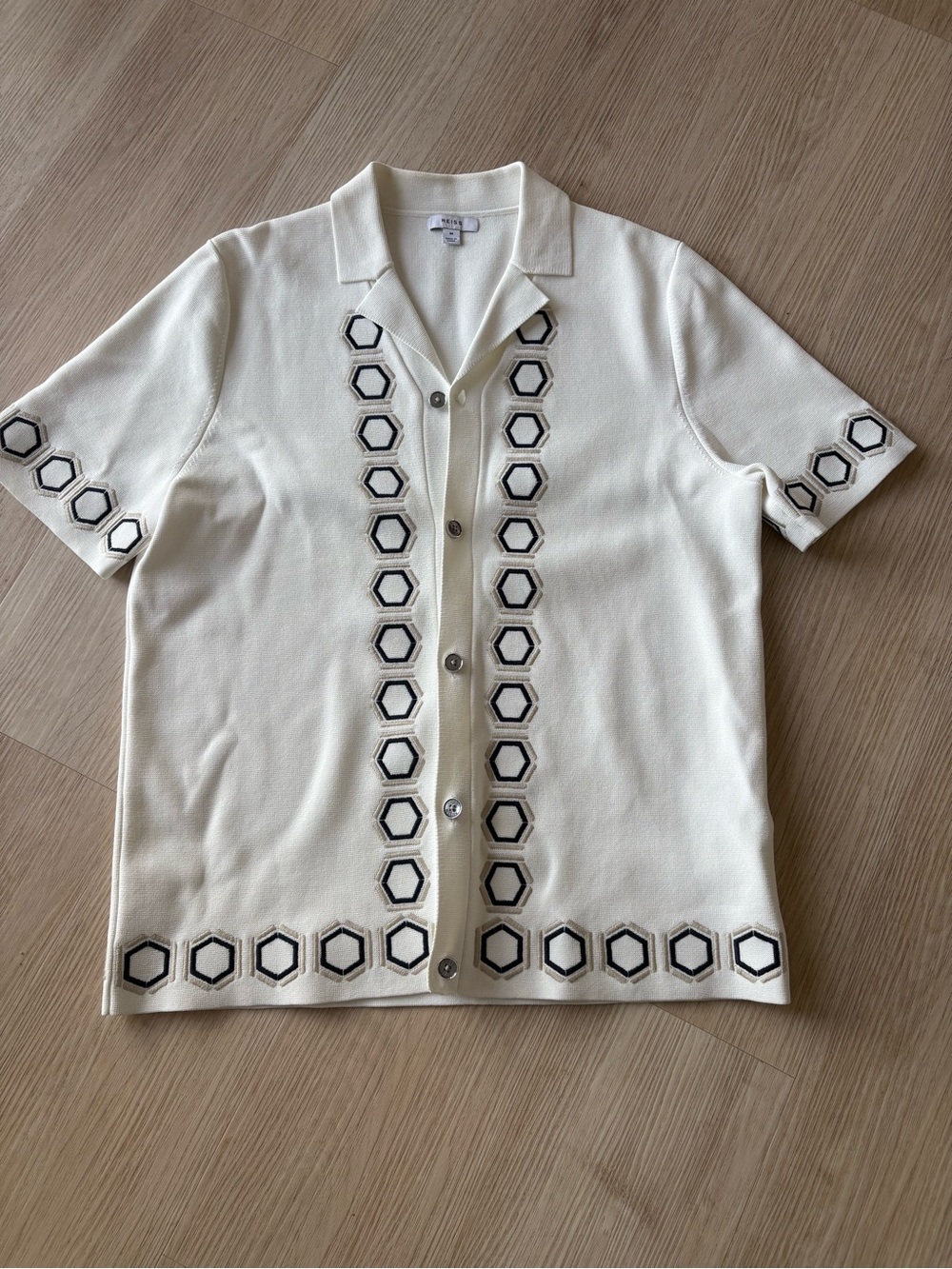 REISS Men’s Cream Geometric Embroidered Knit Short Sleeve Shirt